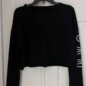 Used in like new condition cropped sweater“NYC” printed on arm )
Size : Medium